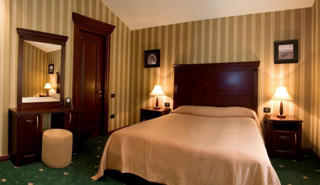 Hotel Dilijan Resort Rum bild